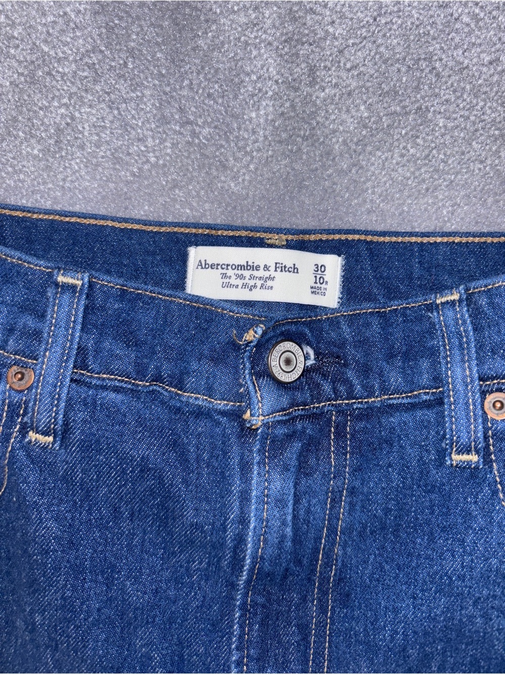 Abercrombie & Fitch Women's 90’s Straight Ultra High-Rise Jeans - Picture 2 of 3